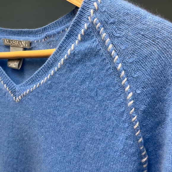 Bloomingdale's Light Blue V-Neck Sweater - Picture 2 of 4